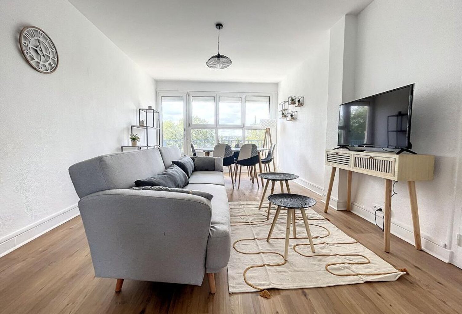 Beau T4 meublé avec balcon — photo 1