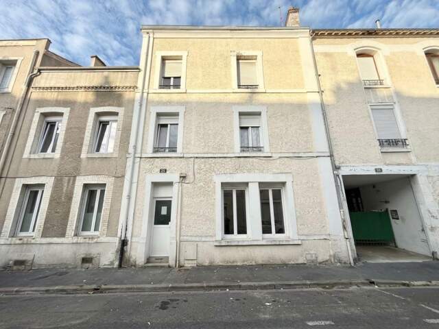 Appartement À Vendre — photo du bien