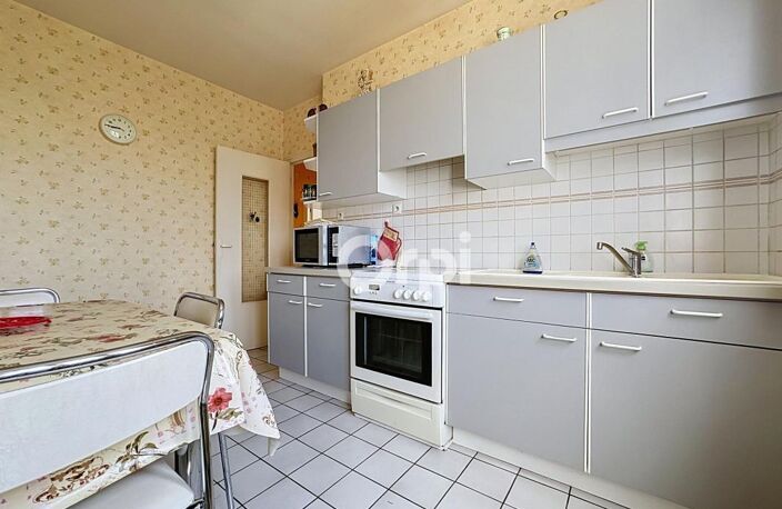 MAISON À RÉNOVER, CINQ CHAMBRES, GRAND GARAGE, À LIMOGES — photo 3