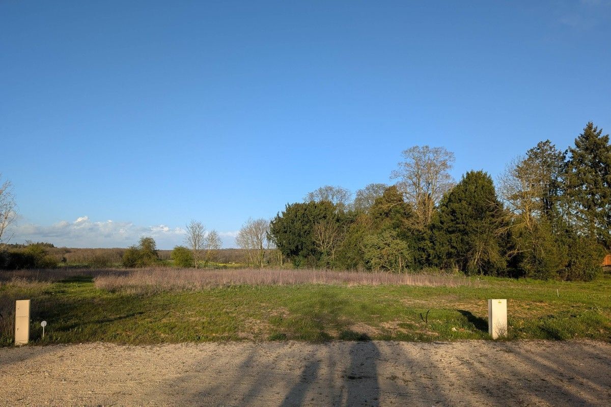 Terrain à bâtir de 600 m² à BERCHERES-SAINT-GERMAIN (28)