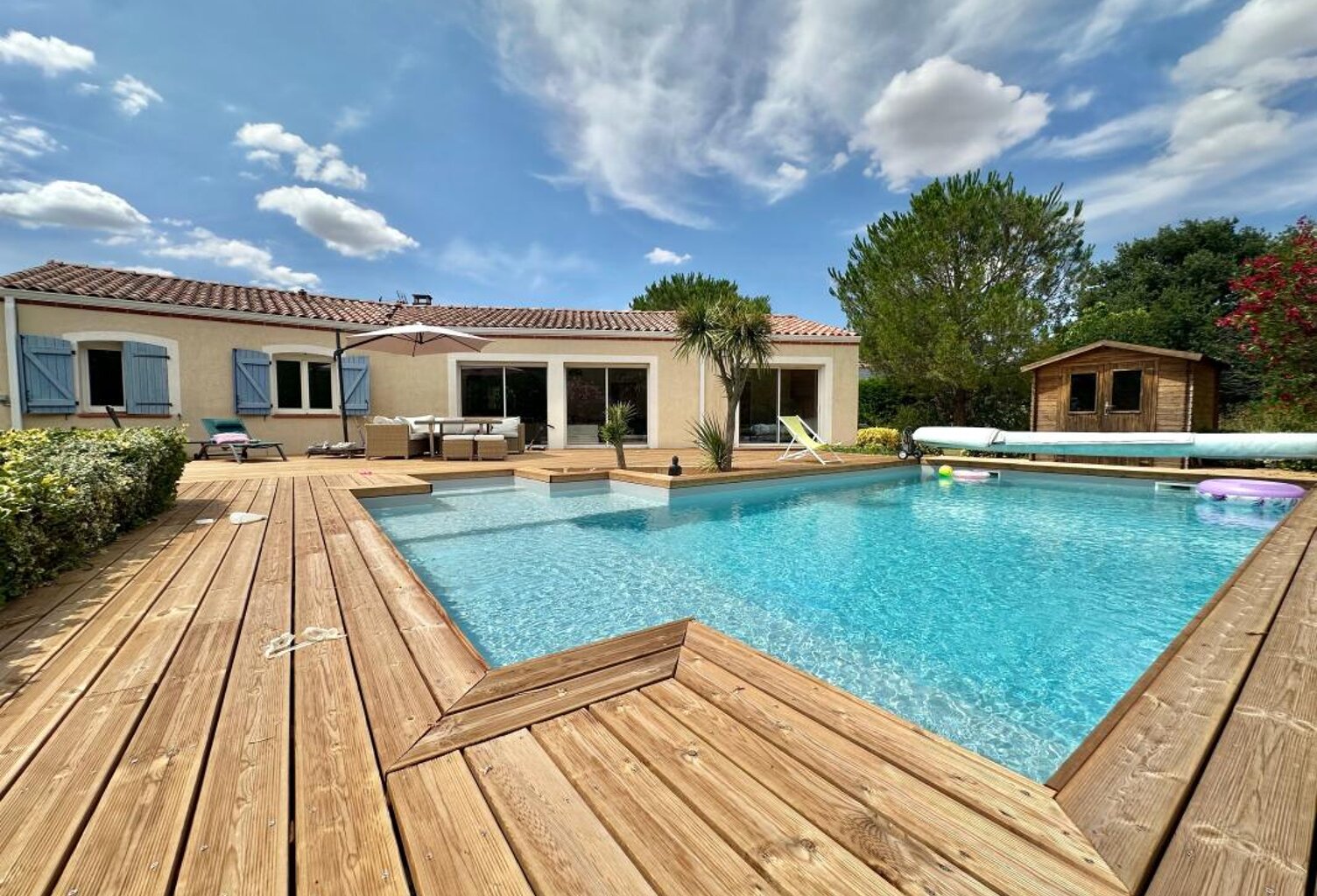 Maison de plain pied 6 pièces avec piscine et garage — photo 1