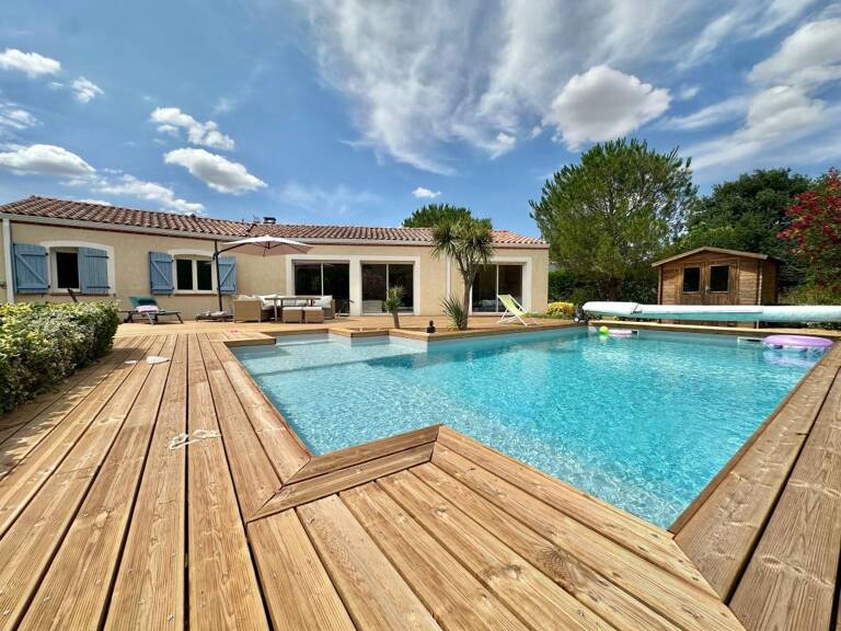 Maison de plain pied 6 pièces avec piscine et garage — photo 1