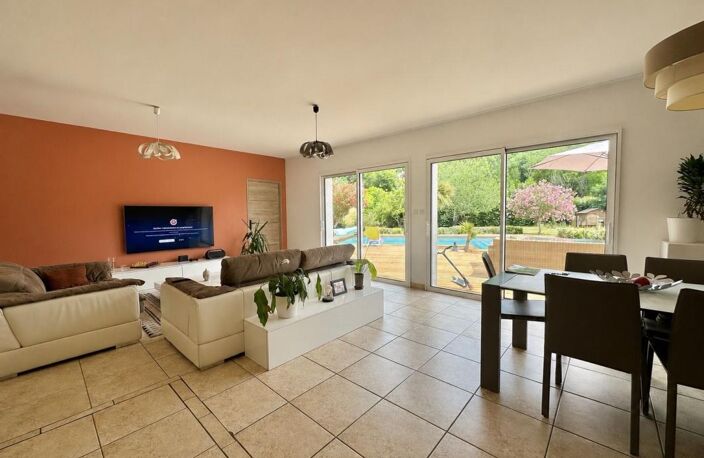 Maison de plain pied 6 pièces avec piscine et garage — photo 2