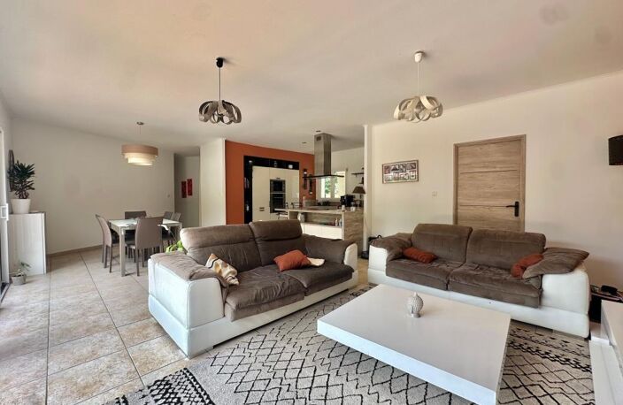 Maison de plain pied 6 pièces avec piscine et garage — photo 3
