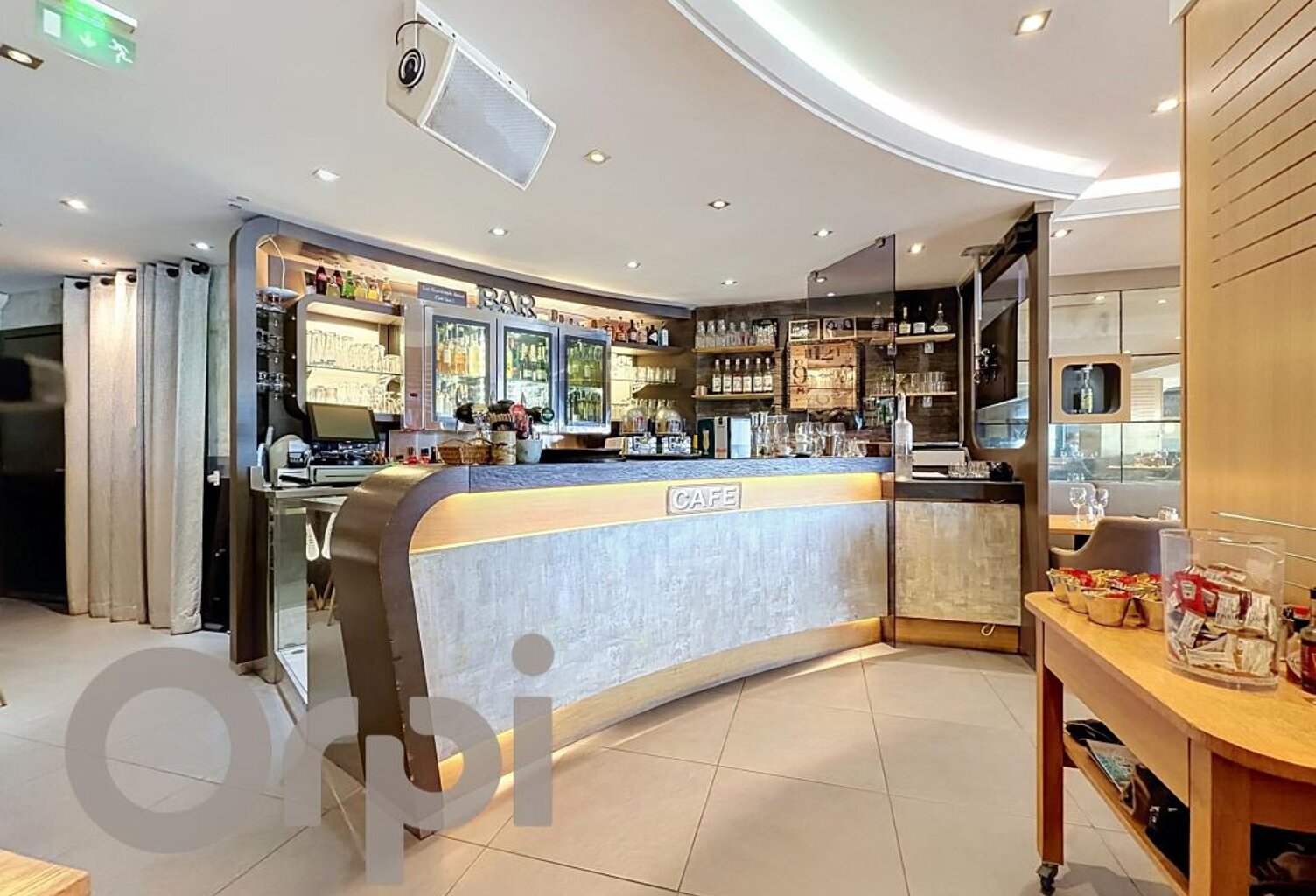 À VENDRE – Fonds de commerce Restaurant avec terrasse face à la mer – Sainte-Maxime — photo 1