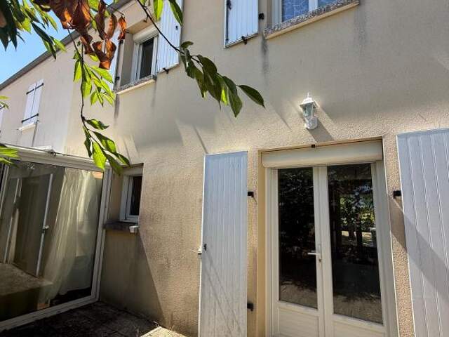 Maison, vue dégagée sur campagne — photo du bien
