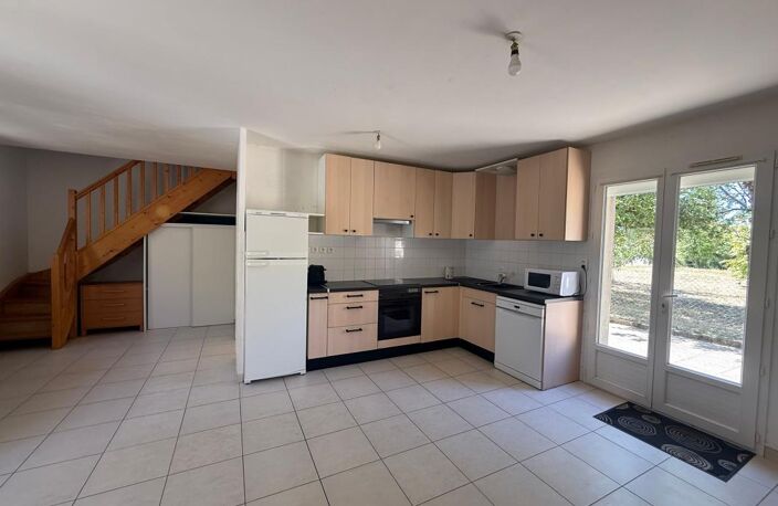 Maison, vue dégagée sur campagne — photo 2