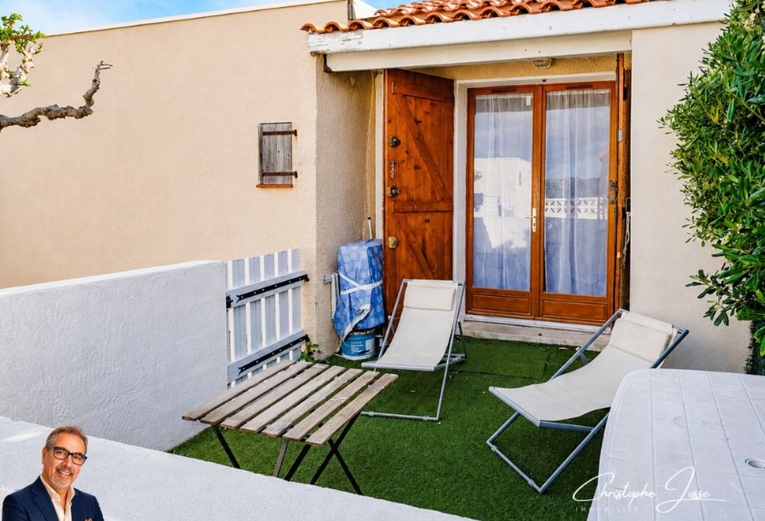 Maisonnette  avec cour et vue étang — photo 1