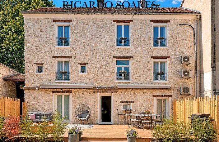 95500 LE THILLAY - DEMEURE DE CARACTÈRE DE 1820 / 206 m² au sol / CHARME & VOLUMES EXCEPTIONNELS / 4 ou 6 CHAMBRES — photo 2