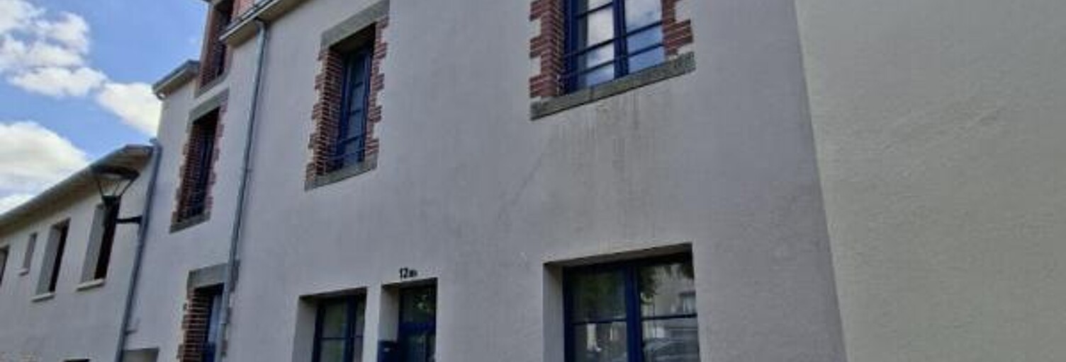 Immeuble  84 m² à vendre à Pouzauges (85700)