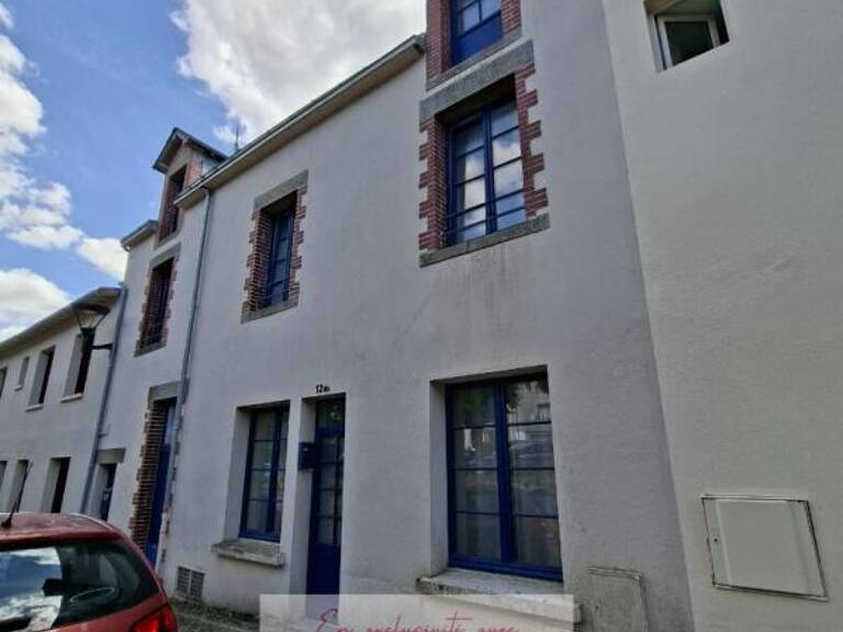 A VENDRE en EXCLUSIVITE à Pouzauges centre ville, immeuble composé de 2 logements indépendants — photo 1
