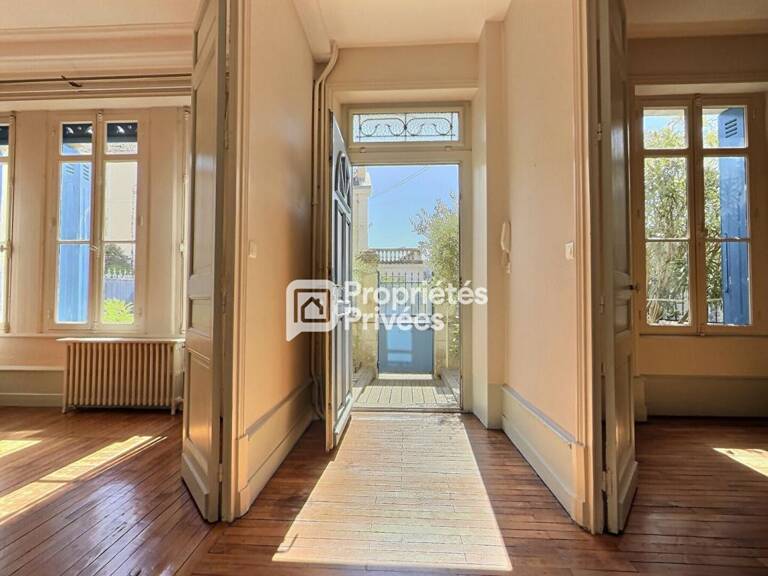 Maison de ville T8 vendue LOUÉE d'env. 236 m2 avec 6 ch, piscine chauffée et garage sur PERIGUEUX (24000) — photo 1