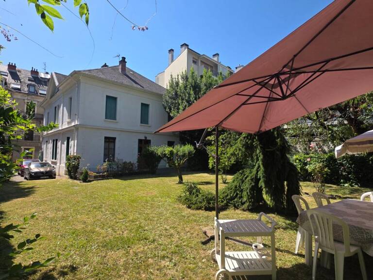 Demeure bourgeoise de caractère avec jardinau centre d'Aix les Bains — photo 1