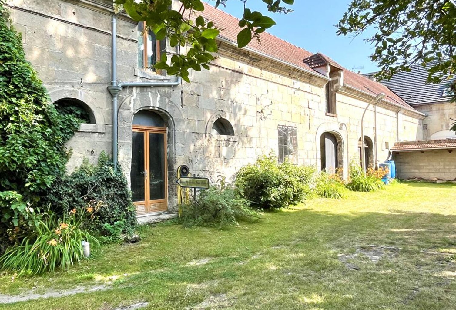 Maison  Longère de 7 pièce(s) 198 m2 -Terrain 868 m² - Dépendances — photo 1