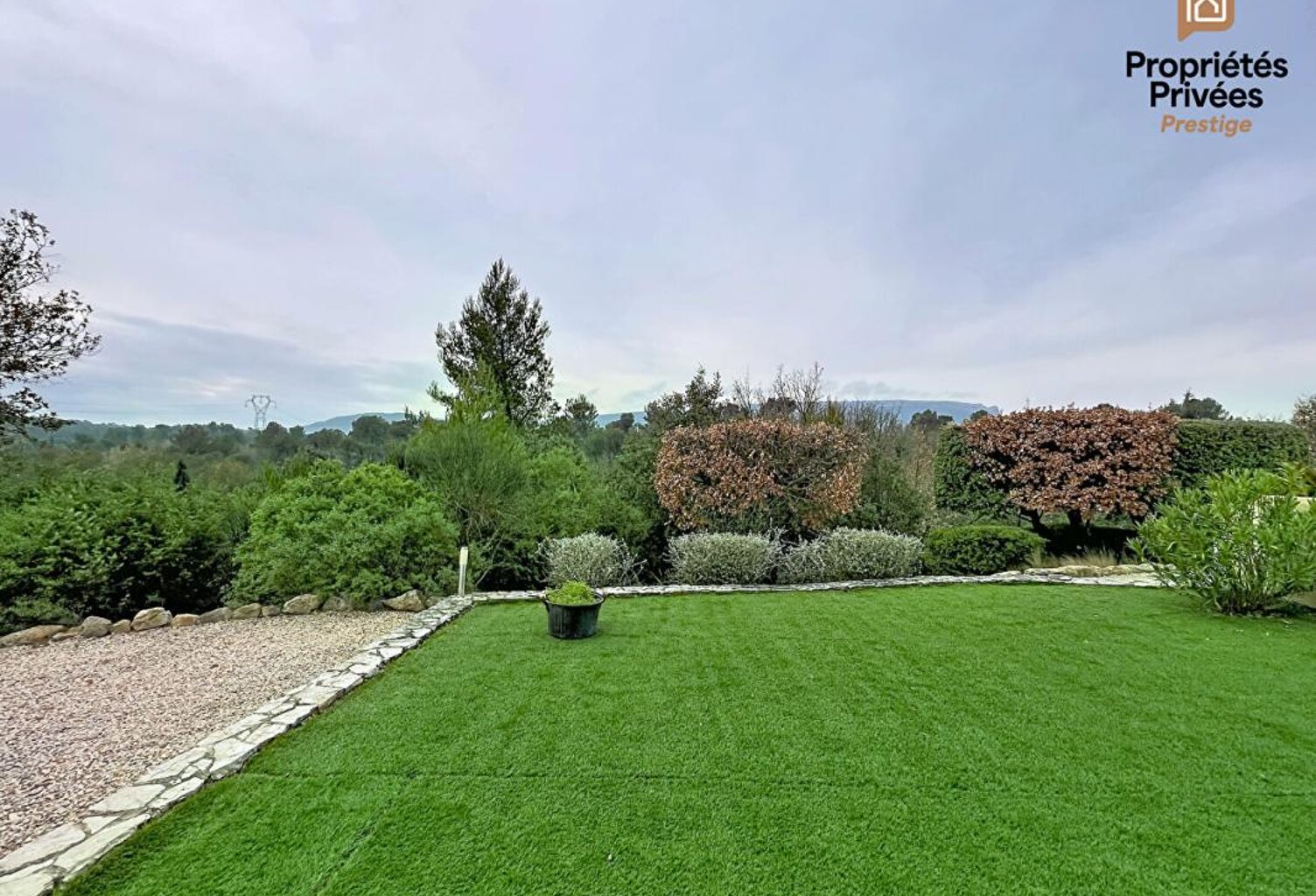 Villa de plain-pied 205 m², vue Mont Aurélien, piscine chauffée - Ollières — photo 1