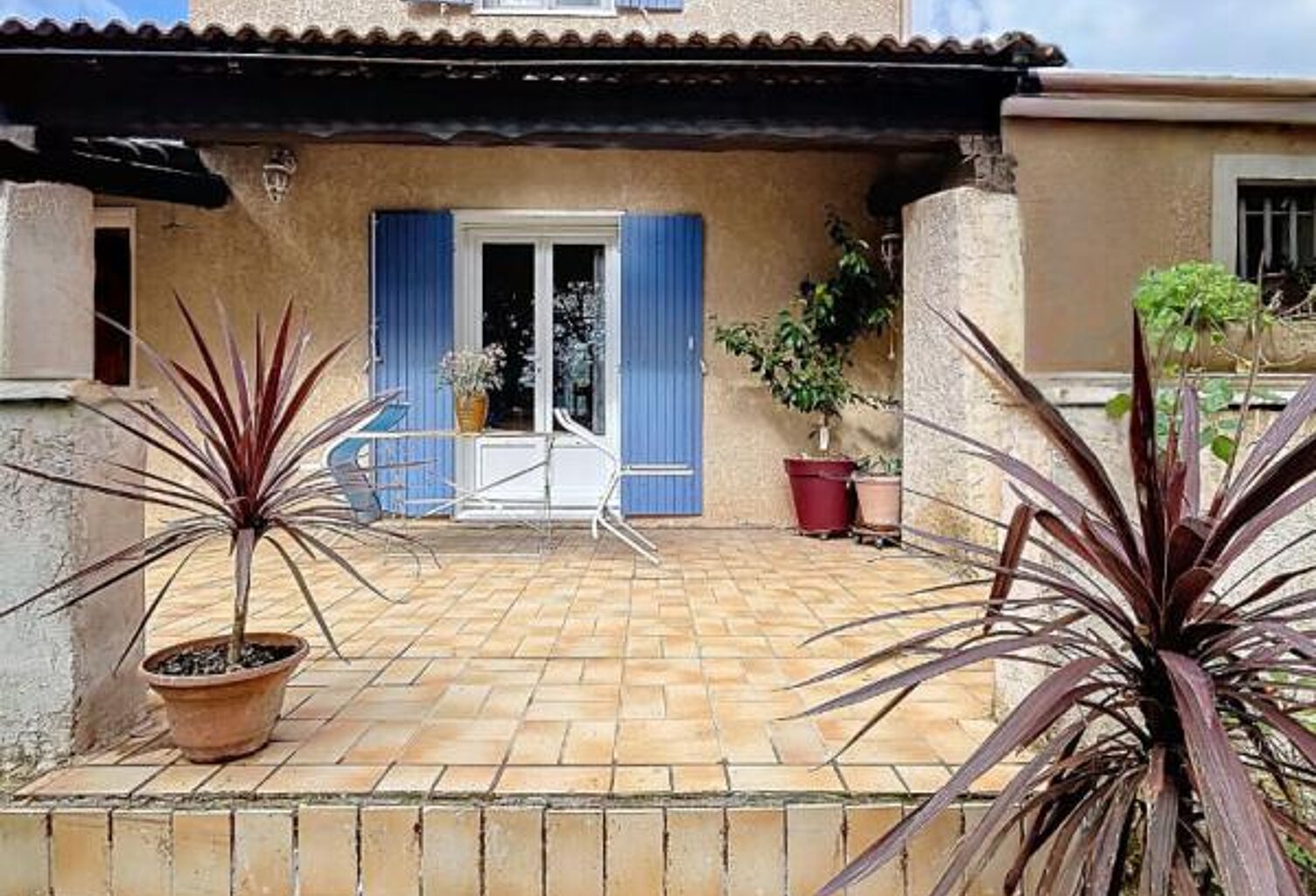 VILLA 115 m²  - TERRAIN 2 136 m² - Double salon - Carport -Fort potentiel - Saint Maximin la Sainte Baume 83470 — photo 1