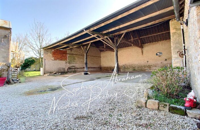 Corps de ferme avec nombreuses dépendances. Fort potentiel ! — photo 3