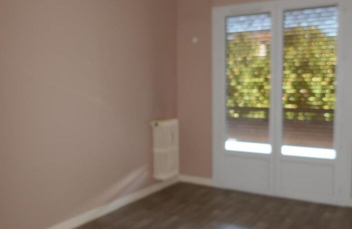 Location appartement 2 pièces 55 m² à Saint-Étienne (42000) — photo 2