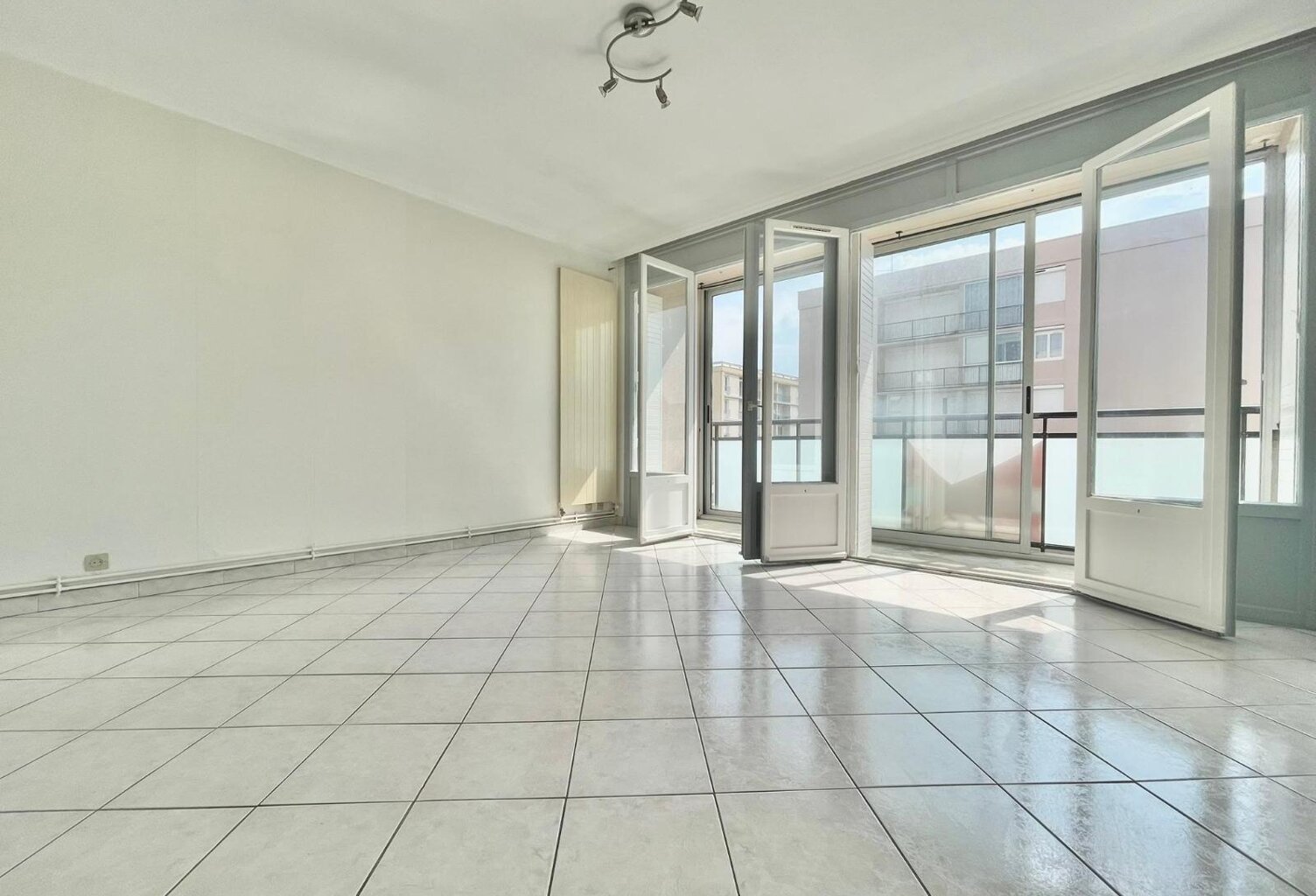 Location appartement 4 pièces 75 m² à Guilherand-Granges (07500) — photo 1