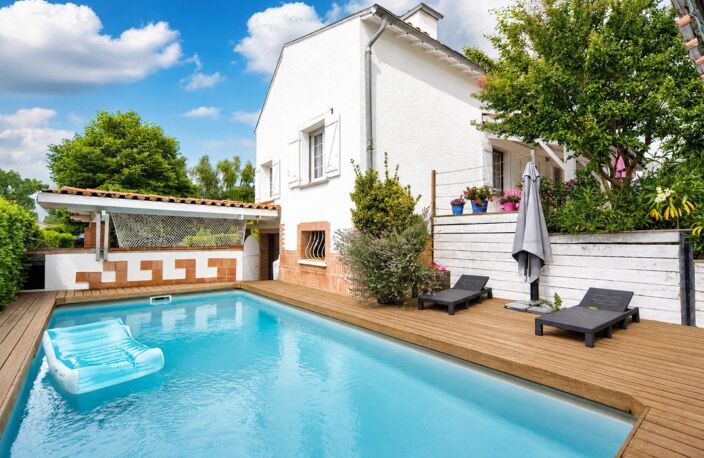 SAINT-JEAN / Maison de caractère de 150 m² avec vue panoramique sur les Pyrénées, sous-sol, piscine et pièce de vie cathédrale — photo 2