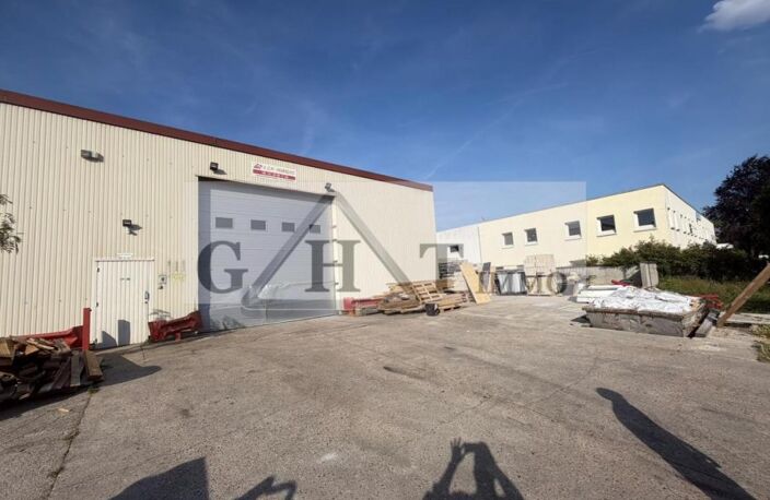 ENTREPOT BUREAUX 900 m2 A LA VENTE A CHENNEVIÈRES-SUR-MARNE — photo 2