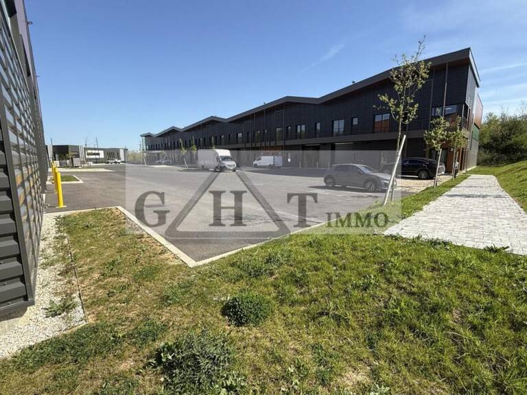 LOCATION – LOCAUX D’ACTIVITÉS NEUFS – COUPVRAY — photo 1