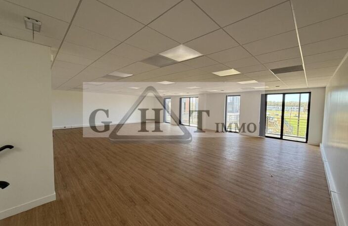 LOCATION – LOCAUX D’ACTIVITÉS NEUFS – COUPVRAY — photo 3
