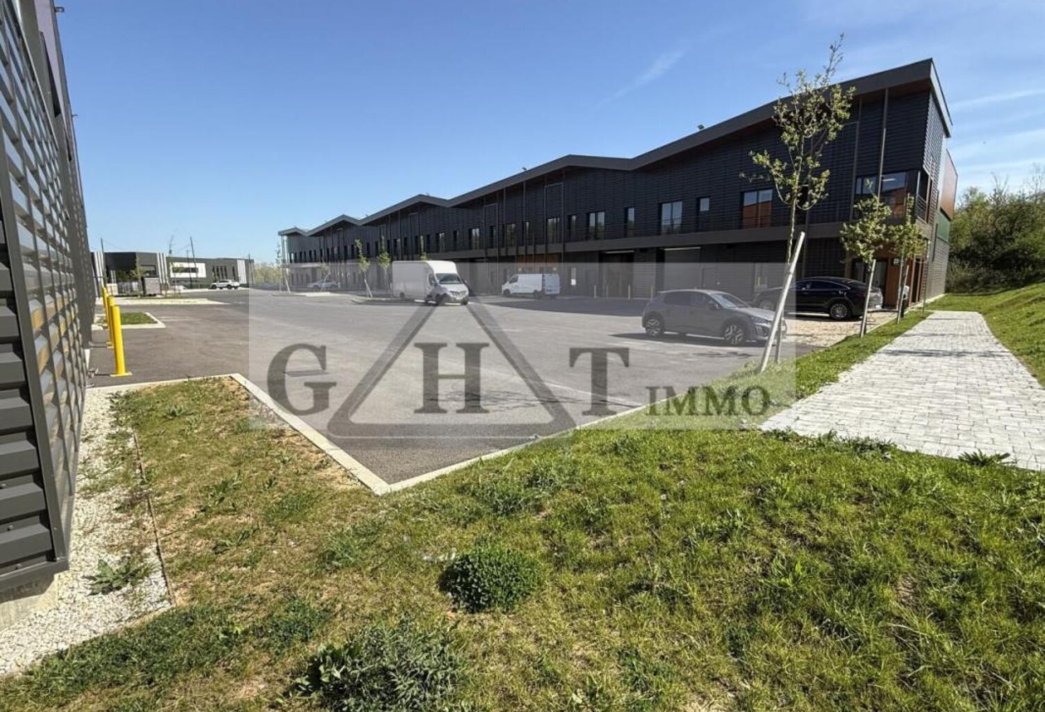 LOCATION – LOCAUX D’ACTIVITÉS NEUFS – COUPVRAY — photo 1
