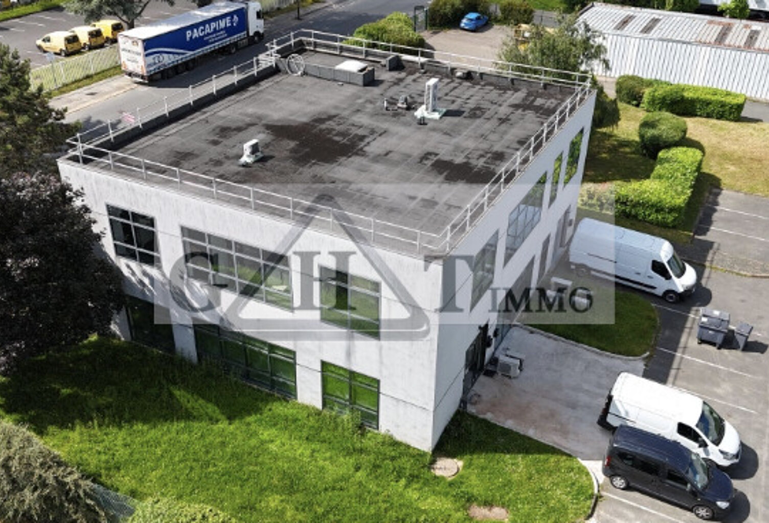 À louer un local d'activités de 206 m²- LES ULIS — photo 1