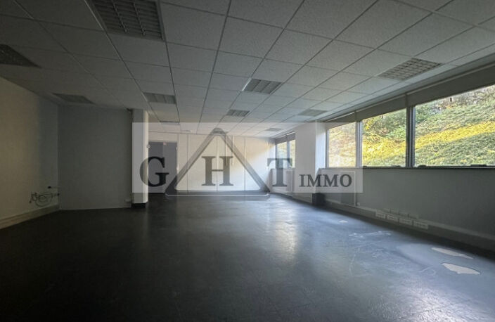 À louer un local d'activités de 206 m²- LES ULIS — photo 2