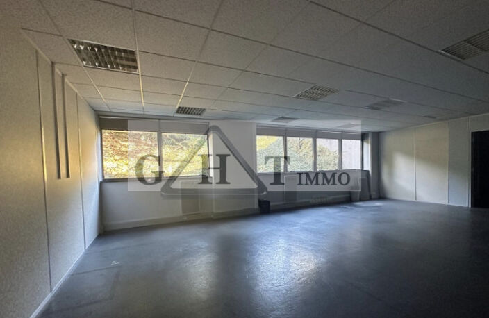 À louer un local d'activités de 206 m²- LES ULIS — photo 4