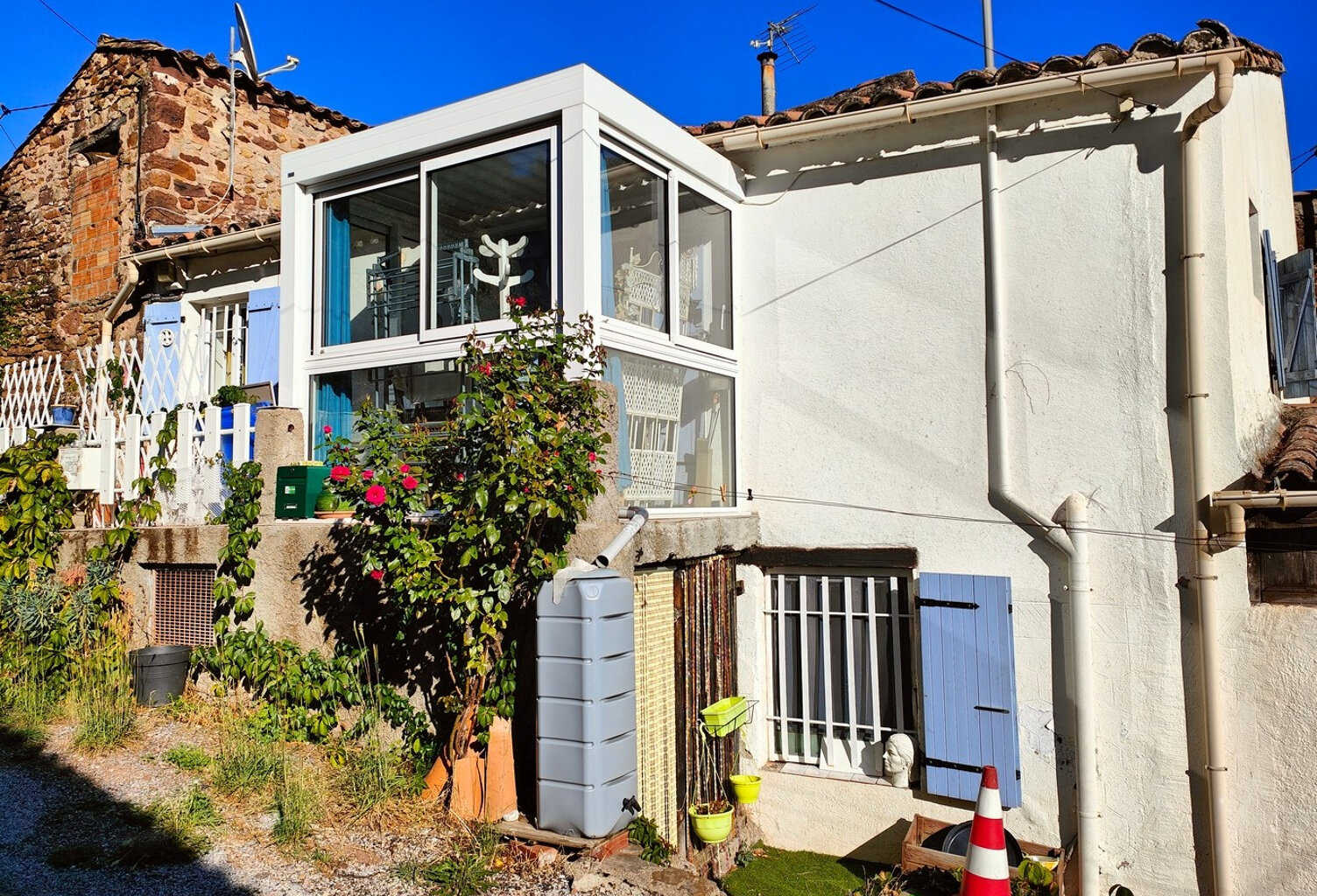 jolie maison de village avec terrasse vue dégagéé — photo 1