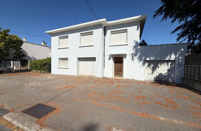 VALENCE - Maison de 125 m2 avec jardin, parkings et garages. — photo 4