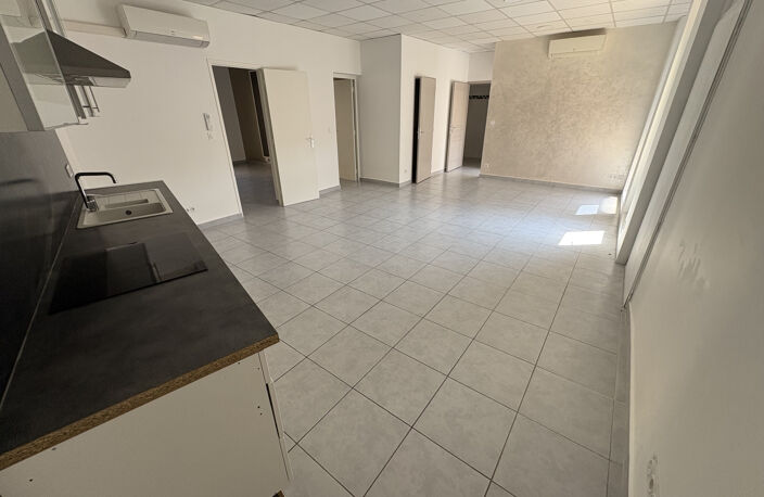 Carpentras   Appartement T2 avec cour privative, parking et — photo 3