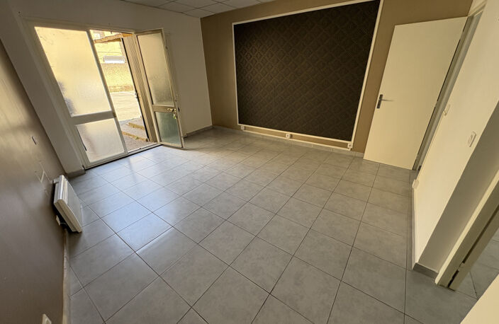Carpentras   Appartement T2 avec cour privative, parking et — photo 5