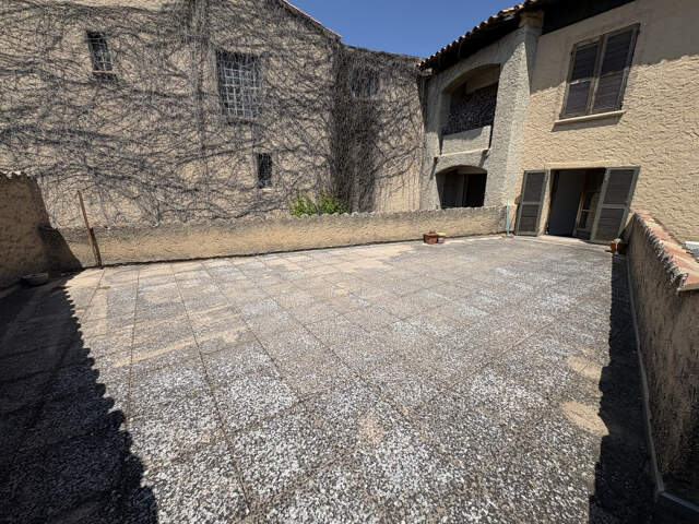 Carpentras   T3 avec terrasse de 50 m2, balcon, parking et c — photo du bien