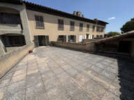 Carpentras   T3 avec terrasse de 50 m2, balcon, parking et c — photo 2