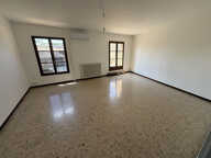 Carpentras   T3 avec terrasse de 50 m2, balcon, parking et c — photo 3