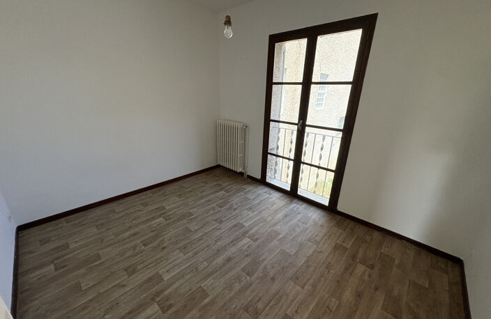Carpentras   T3 avec terrasse de 50 m2, balcon, parking et c — photo 5