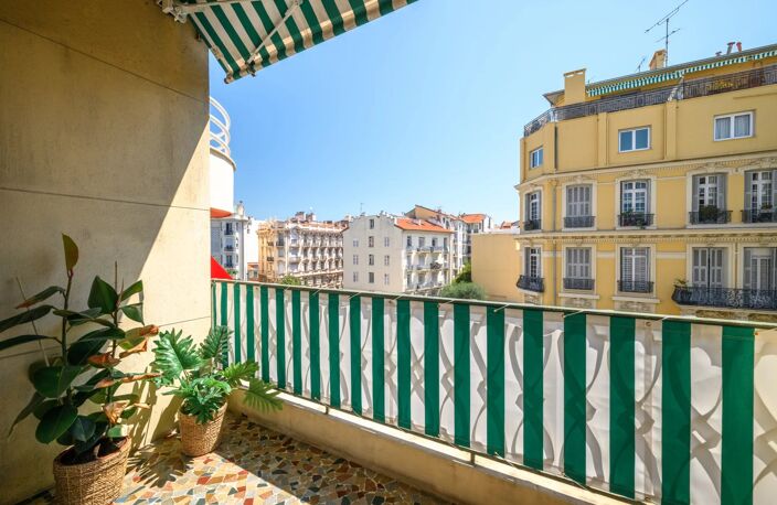 NICE - ALSACE/LORRAINE - Appartement 3 pièces traversant avec terrasses refait à neuf — photo 2