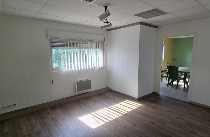 LOCAL D'ACTIVITE A VENDRE 20mn ANGERS SUD — photo 3