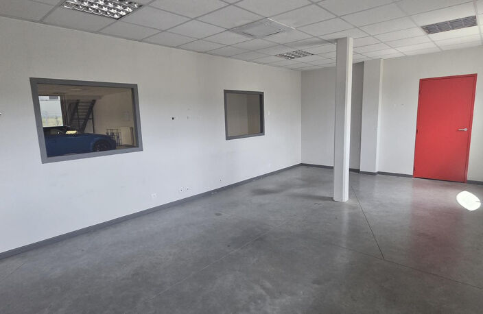 CELLULE D'ACTIVITE A LOUER ANGERS OUEST — photo 2