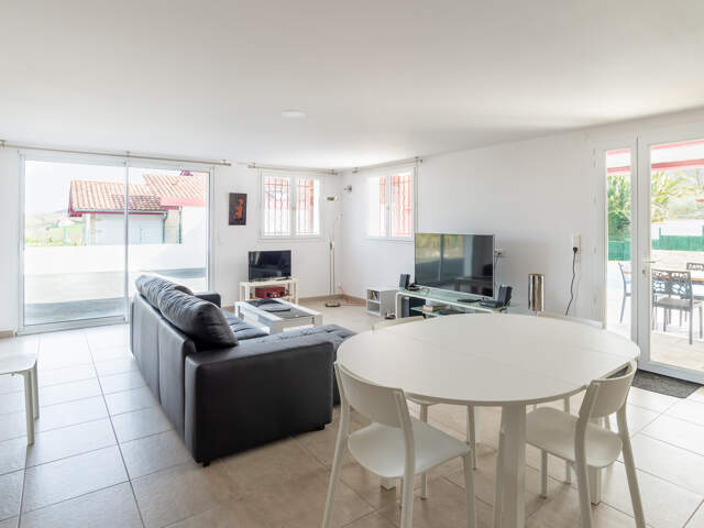 Ascain   Maison avec piscine au pied de la Rhune — photo du bien
