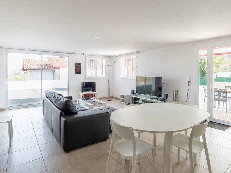 Ascain   Maison avec piscine au pied de la Rhune — photo 1