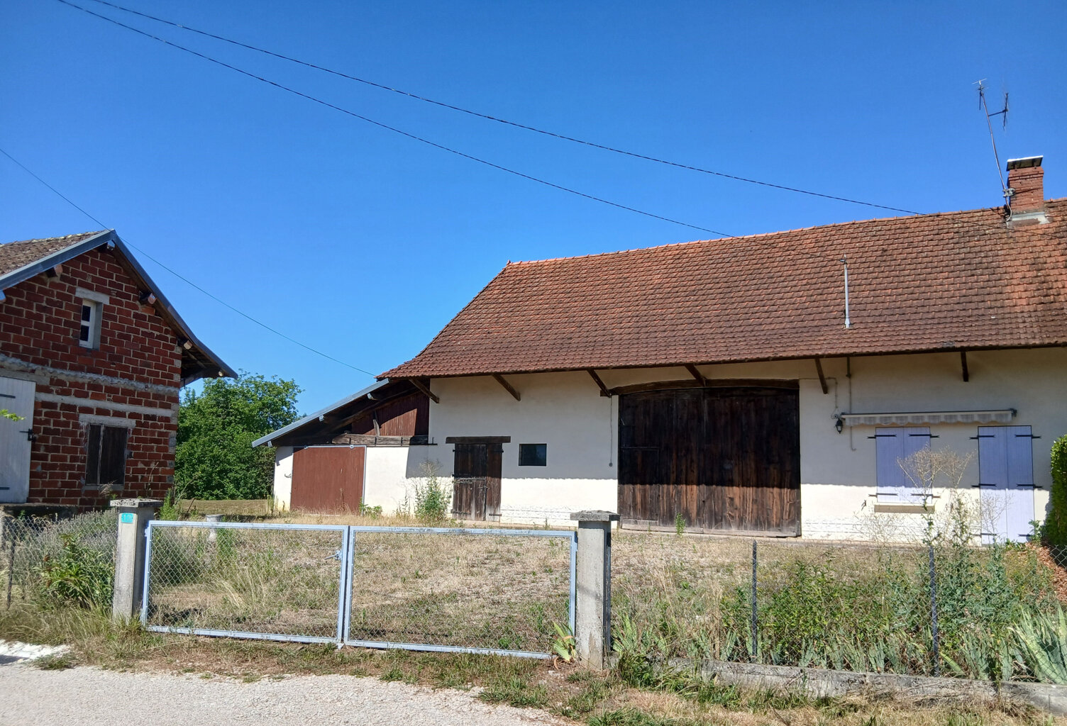 Longère mitoyenne avec dépendances, à la campagne — photo 1
