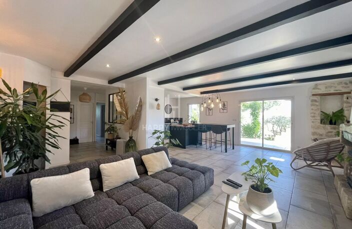 Coup de cœur ! Arles, Maison de plain-pied avec piscine sur 4 500 m² de terrain — photo 5