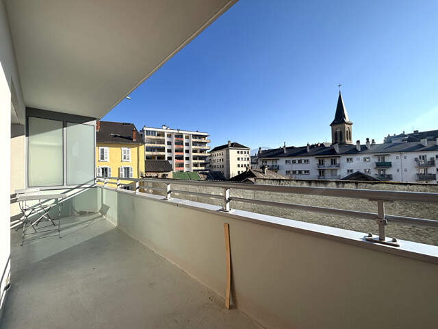 Secteur prisé - Appartement 4 pièces lumineux avec balcons et cave  proche centre Chambéry — photo du bien
