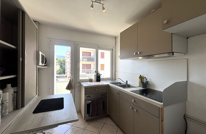 Secteur prisé - Appartement 4 pièces lumineux avec balcons et cave  proche centre Chambéry — photo 5