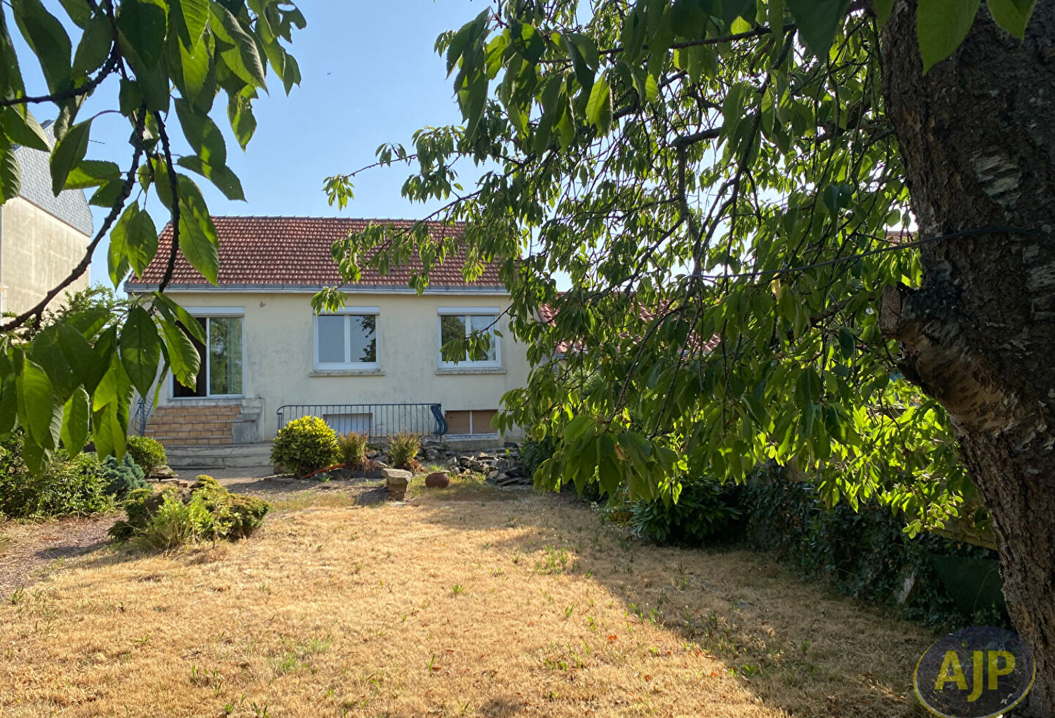 Maison à rénover avec jardin — photo 1