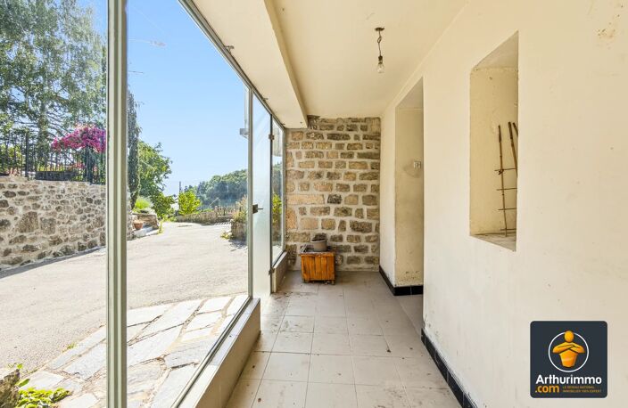 « Maison de village familiale avec terrasse, véranda, combles aménageables et double garage » — photo 2